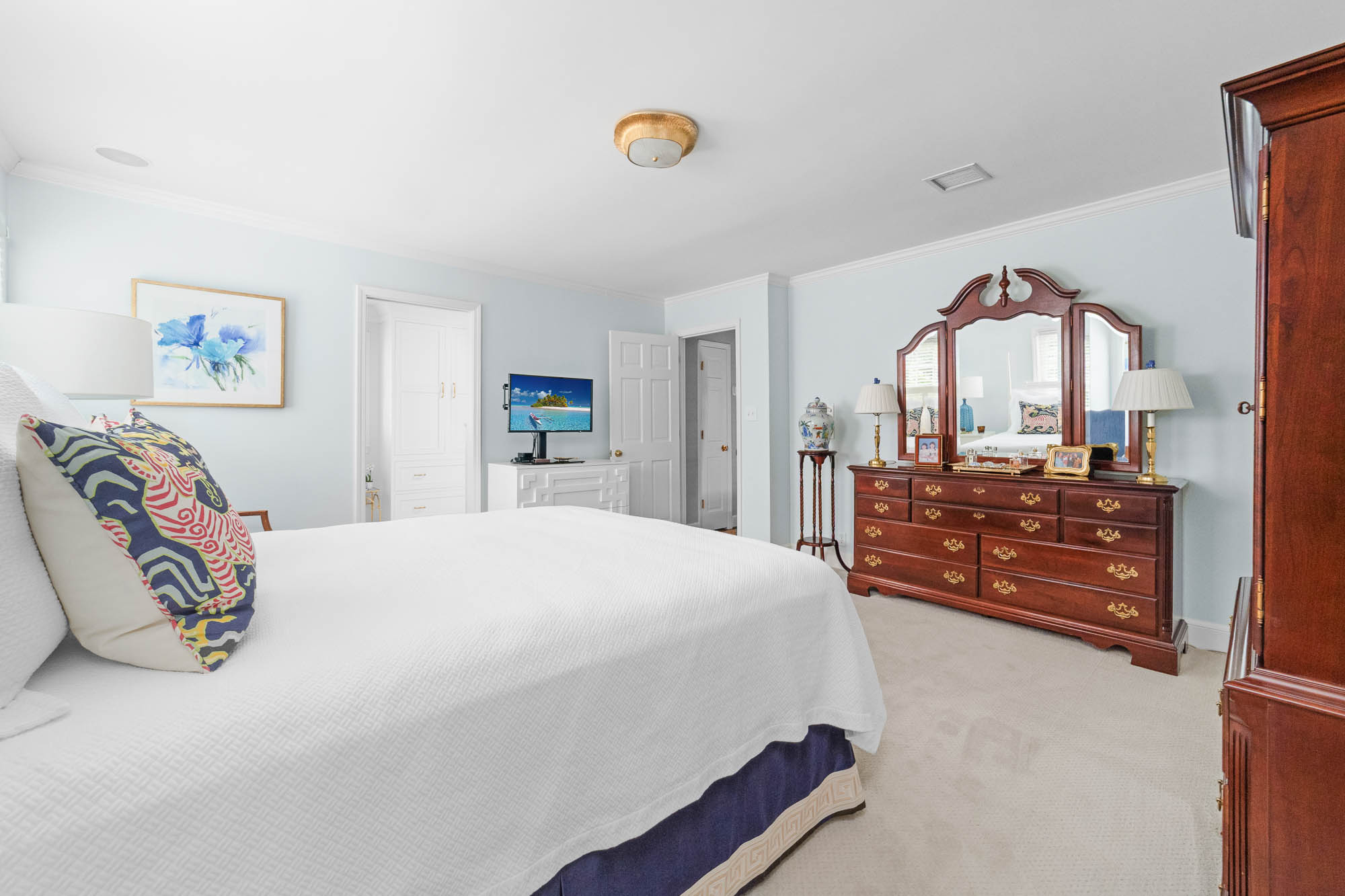 Beautifully updated bath