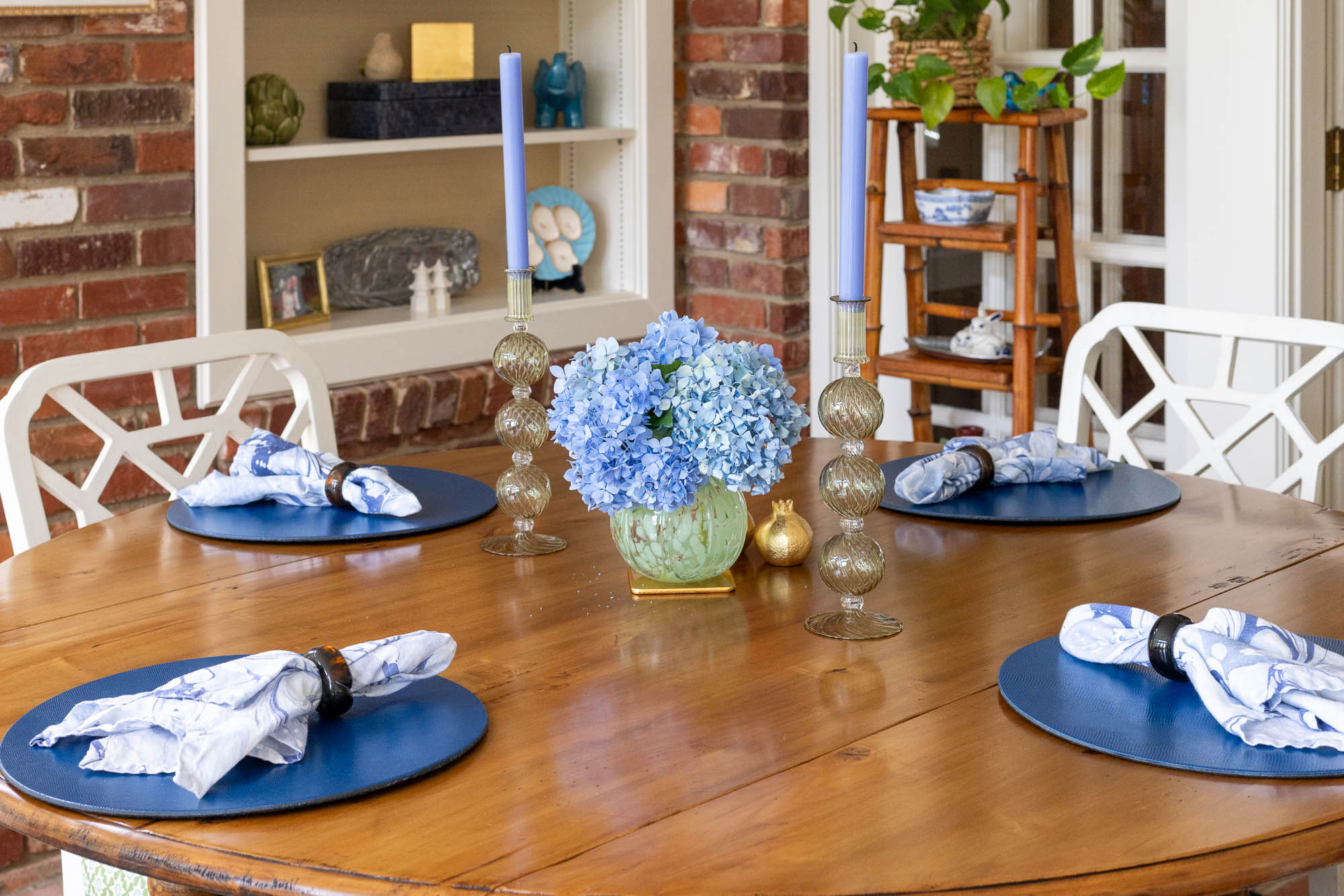 Dining details in classic blue and white
